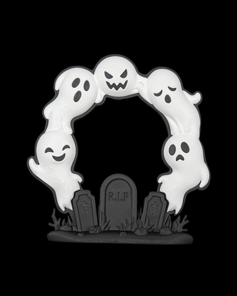 Ghost Arch Wreath with ghost arch and graveyard scene